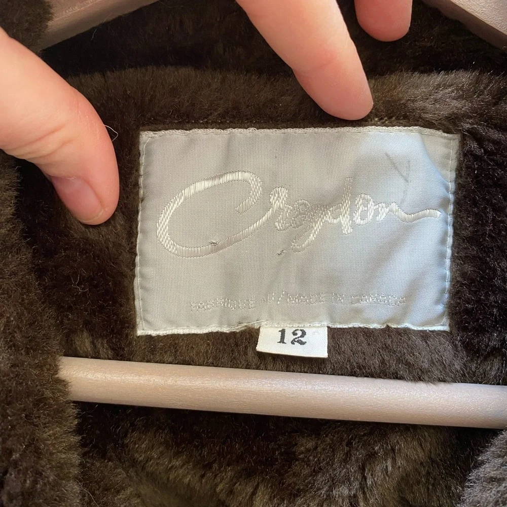 Vintage Tan Trench Coat with Belted Waist and Long Sleeves - Made in Canada - Picture 10 of 10